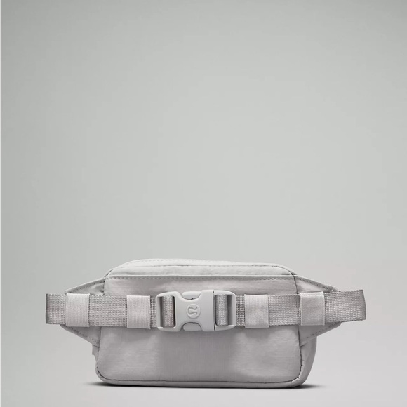 Lululemon Mini Belt Bag- Silver Drop/Vapor - Picture 3 of 6